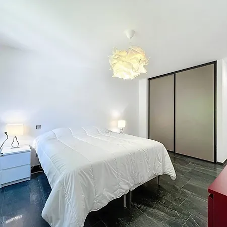 De Standing 100m De La - 2 Chambres, Climatisation, Parking, Wifi - Fr-1-770-36 *